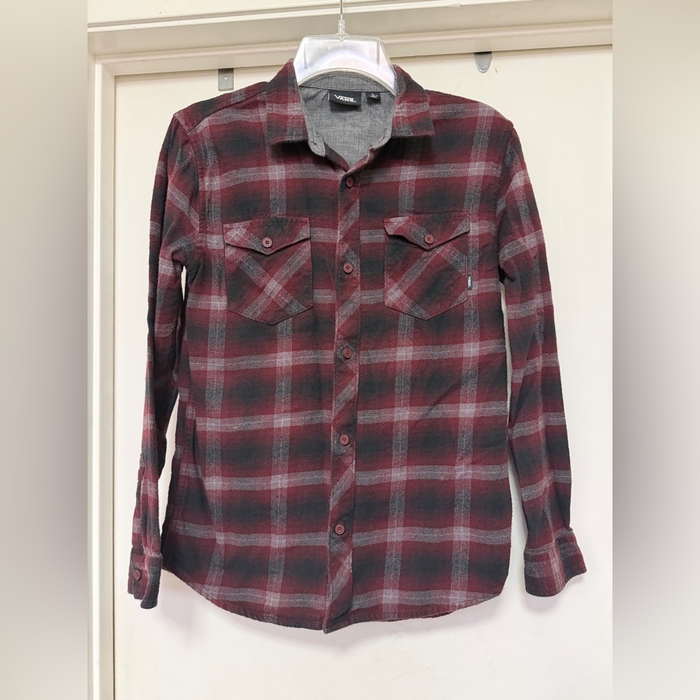 VANS women’s red/black plaid flannel - size L